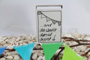 Box mit Wimpelkette – Bild 3